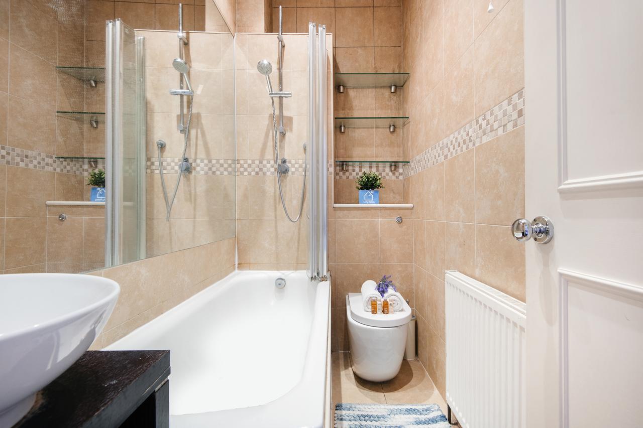 Bright Gratton Road Apartment Лондон Екстериор снимка