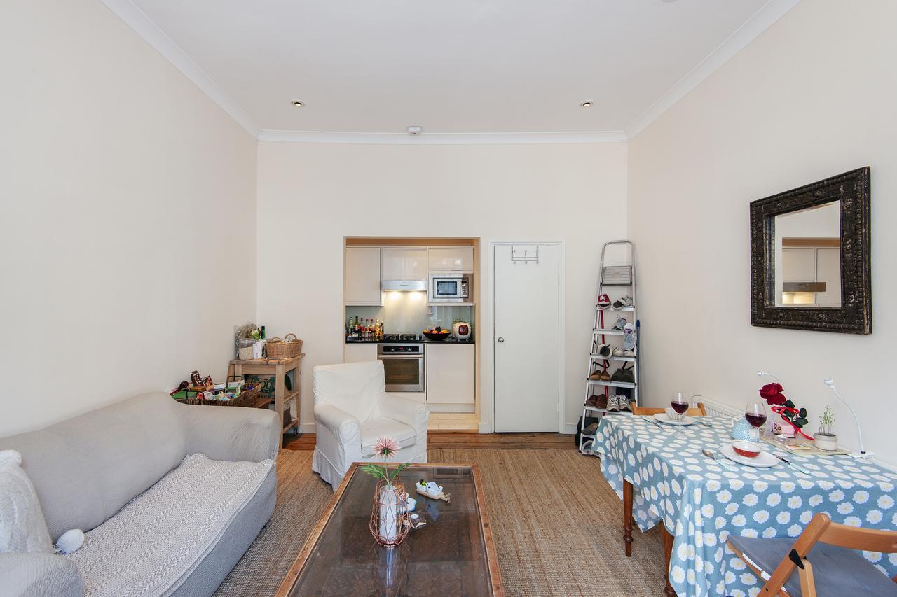Bright Gratton Road Apartment Лондон Екстериор снимка