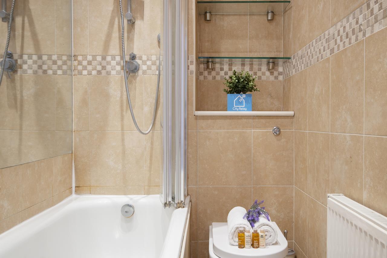 Bright Gratton Road Apartment Лондон Екстериор снимка