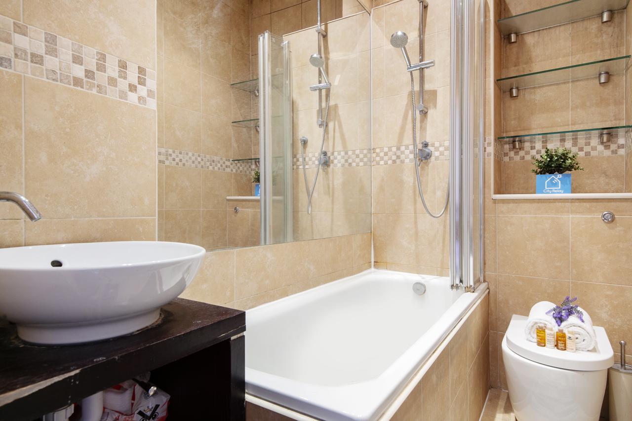 Bright Gratton Road Apartment Лондон Екстериор снимка