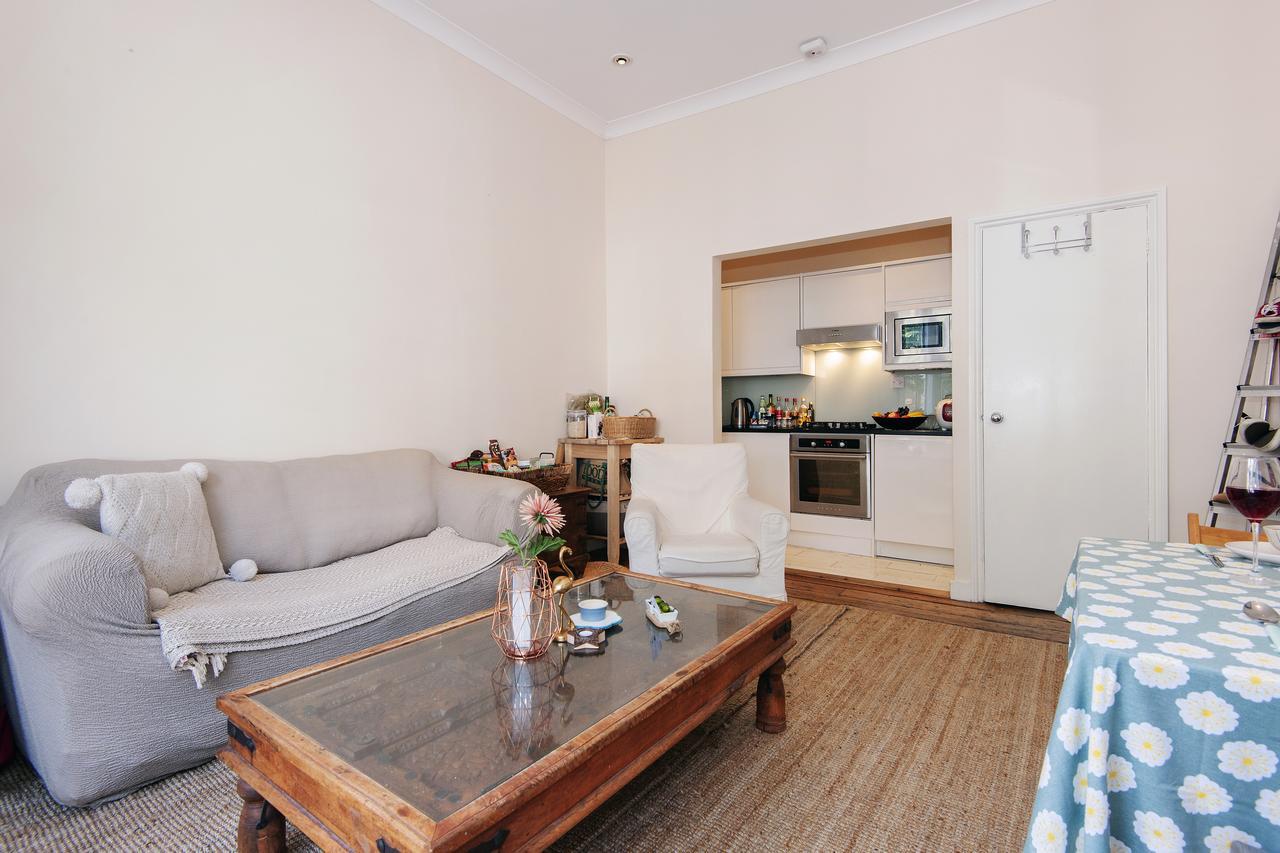 Bright Gratton Road Apartment Лондон Екстериор снимка